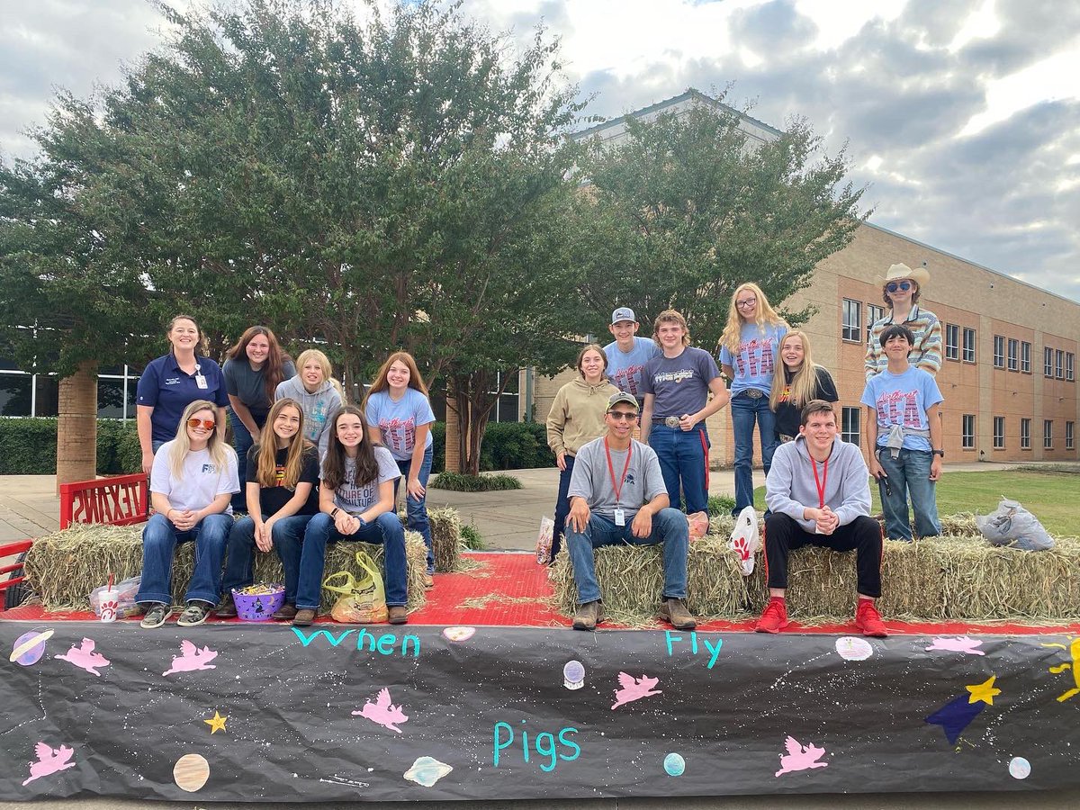 northwest_ffa's tweet photo. We participated in the Northwest High School homecoming parade and made a float for our FFA chapter! The theme was “when pigs fly”. We all had such an amazing time! https://t.co/9eOIfrlzzA
