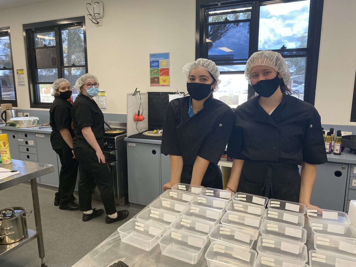 CCCGlenmorePark's tweet photo. Year 12 Hospitality students were hard at work today, preparing lunches for frontline workers at Nepean Hospital. Thank you to our health care professionals who are working so hard to keep us all safe. @NBMLHD @CatholicEdParra https://t.co/J28jiUbLNs
