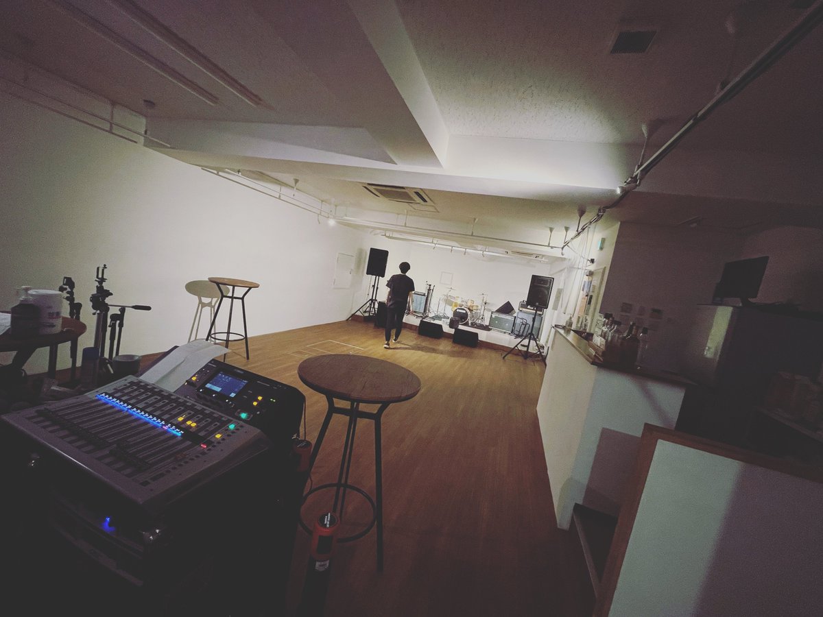 timetokyo's tweet photo. 東京バンド向け・time Tokyoでは来年度のレンタルも受付中！土日祝含め全日程 ¥58,000 税込/機材費込、オペ込、Drink補償無し、あとから掛かるものナシ！👩🏻‍🦰学生さんもバンドさんもレコ初などご活用くださいませ。音と価格オールタイムヨシ！広さヨシ！お問い合わせはDMまで👍 https://t.co/RSzm6QLD8R