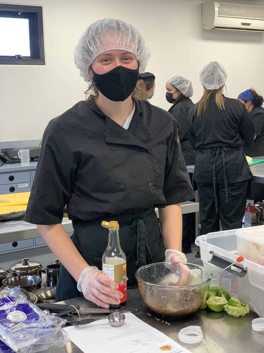 CCCGlenmorePark's tweet photo. Year 12 Hospitality students were hard at work today, preparing lunches for frontline workers at Nepean Hospital. Thank you to our health care professionals who are working so hard to keep us all safe. @NBMLHD @CatholicEdParra https://t.co/J28jiUbLNs