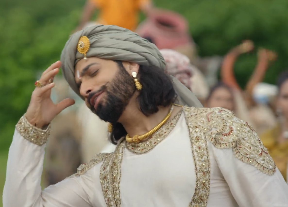 MroceanSharad's tweet photo. Maa meri maa..meri zameen meri aasman
literally gave me goosebumps during this motivational song. Sharad acting as buxiji surpassed the title of versatility #SharadMalhotra  #Vidrohi  #BuxiJagabandhu #dpiffawards2022  #dpiff2022 @Dpiff_official  @abhialmish https://t.co/R3CW626qdJ