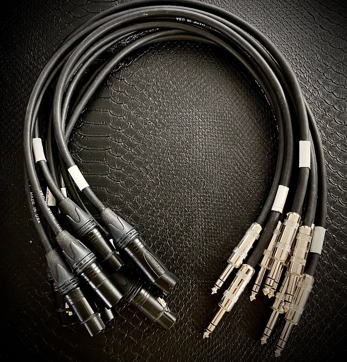 reso_mastering's tweet photo. Custom patch cables made up, hands are worn out. Tomorrow they go in the rack.
#canare @neutrikamericas
.
.
.
#mastering #masteringstudio #masteringengineer #appledigitalmasters #cables #patchcables #masteringforstreaming #cdmastering #vinylmastering #resonancemastering https://t.co/ikDFCAkRLC