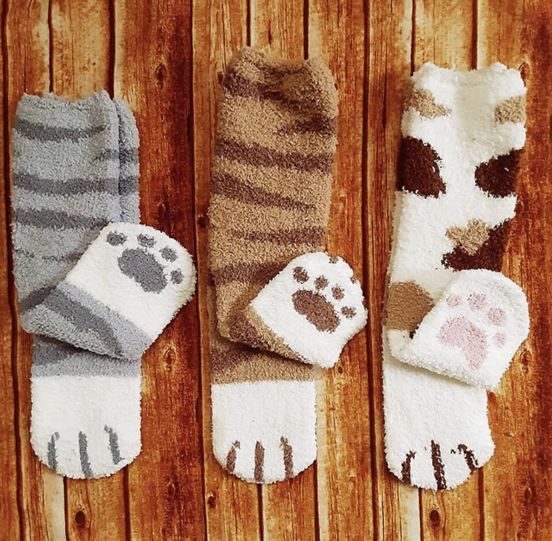 履くと猫の足になれる！？ダイソーの猫靴下が可愛い！