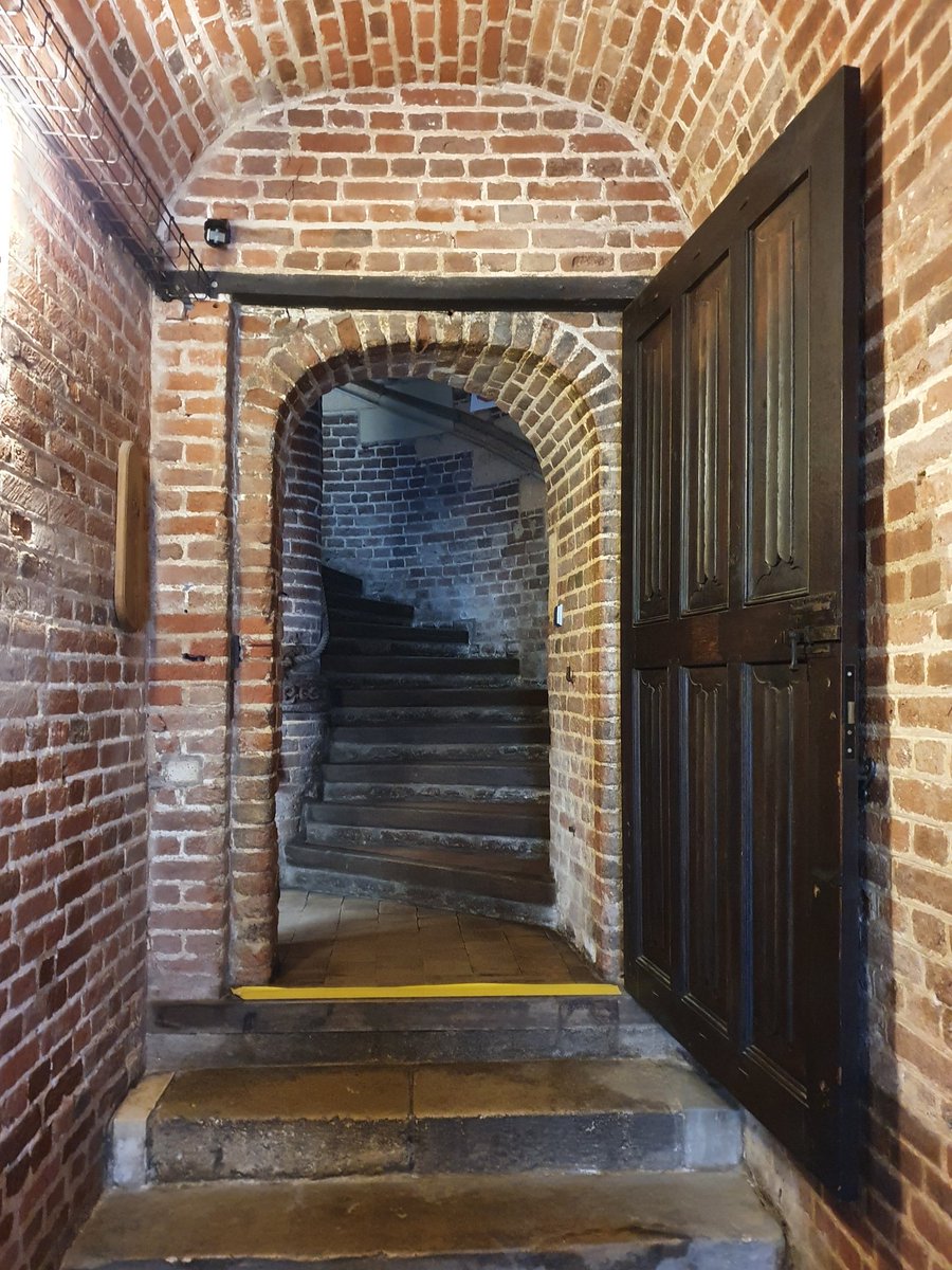 PMarlier's tweet photo. #EscalierGiovedien / #ThursdayStaircase
Quelque part dans le #VieuxTours
@DELARUEEm @BernardiniR @Slygardy https://t.co/KMWYO6ycgP