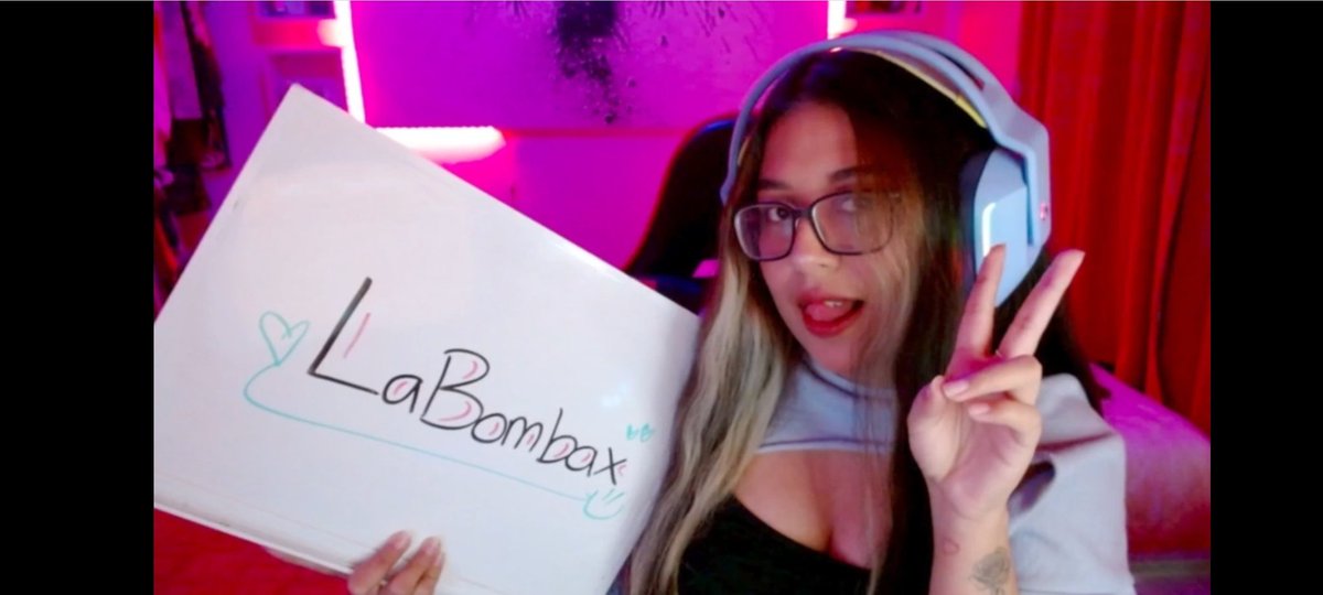 LaBombaxX's tweet photo. nueva portada @mamiferbs https://t.co/1GegF79WWg