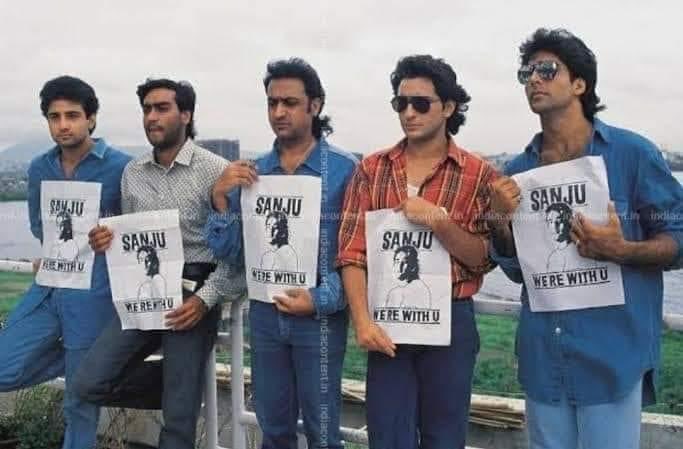 यह फोटो ऐतिहासिक है. यह चीख-चीख कर बताती है कि बीते 7-8 सालों में इस देश में क्या बदला है. क्यों तब एके-47 रखने वाले के साथ भी खड़ा हुआ जा सकता था, आज 22-23 साल के लड़के का साथ देने में पसीना निकल जाता है. सबसे बड़ी चीज जो इन लोगों ने हासिल की है वो है कायरता.