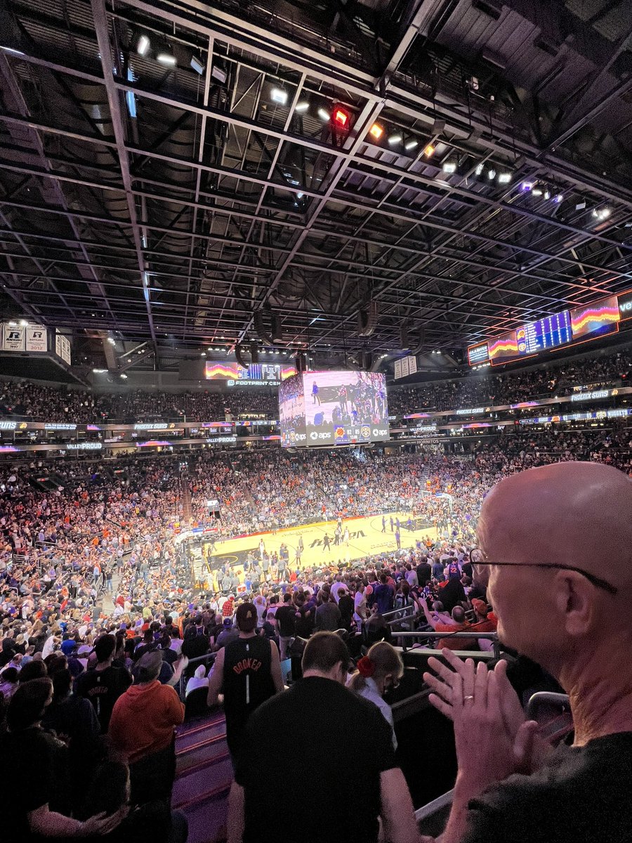davewestfall3's tweet photo. @notthefakeSVP Sighting at a Suns game! #GoSuns https://t.co/eiaTbJbXor