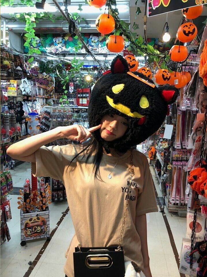 —Vía IG—

Esta tarde fui con mi cheneke a hacer las compras para Halloween.