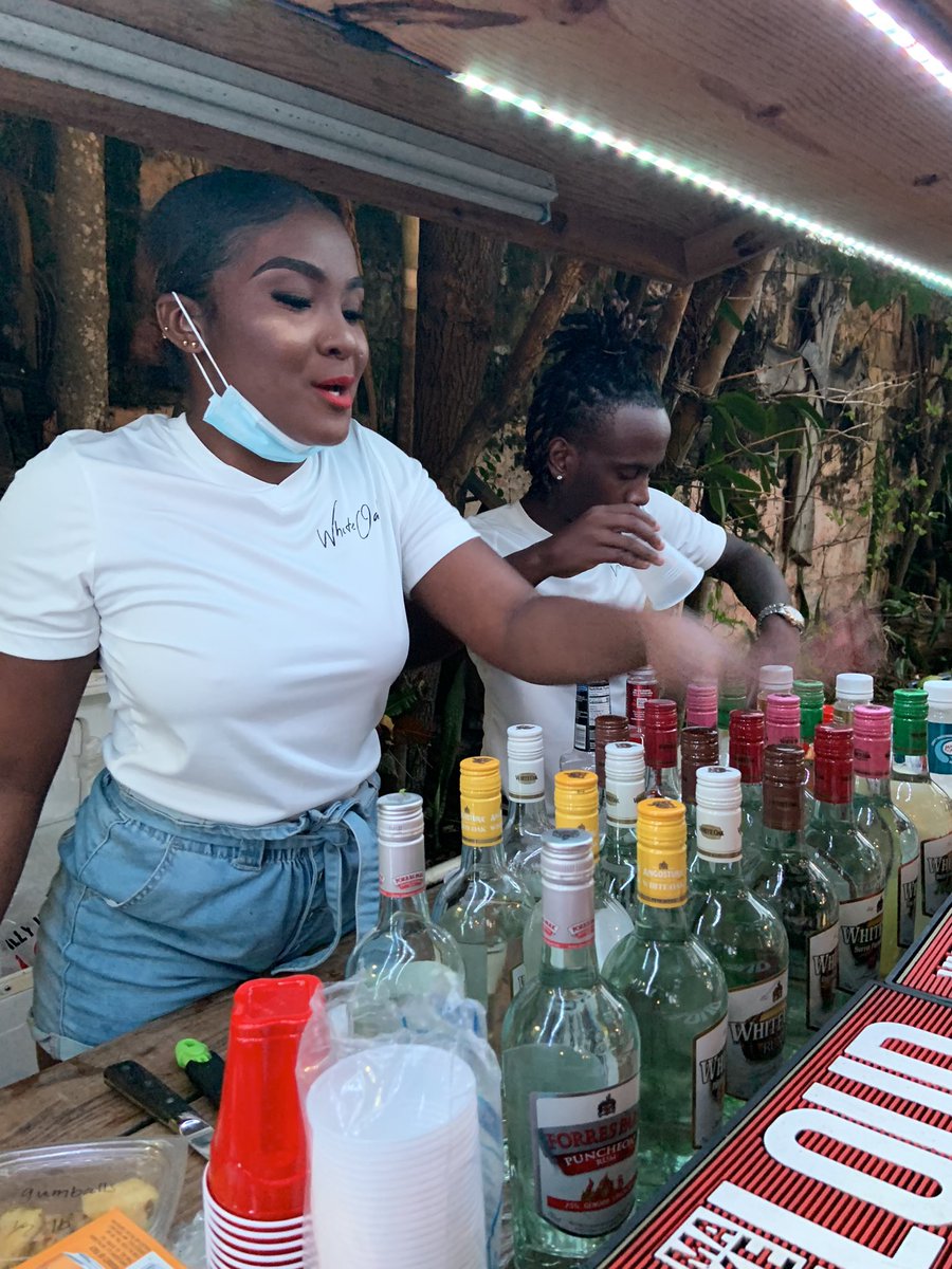 thug__hearted's tweet photo. #girlboss #bartenderbae @BayIn242
Today was fun ๐ฅฐ๐ https://t.co/tKVvA96rfW
