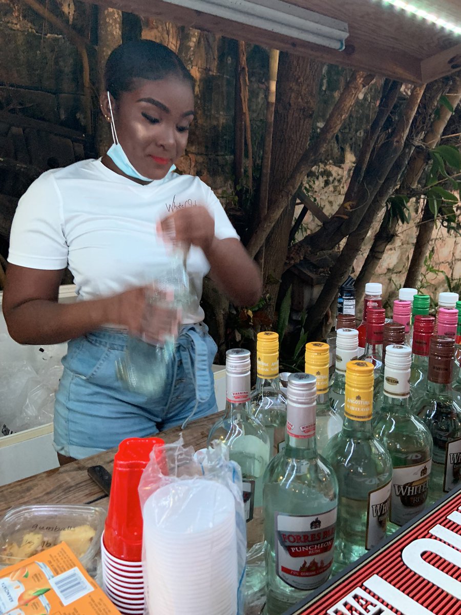 thug__hearted's tweet photo. #girlboss #bartenderbae @BayIn242
Today was fun ๐ฅฐ๐ https://t.co/tKVvA96rfW