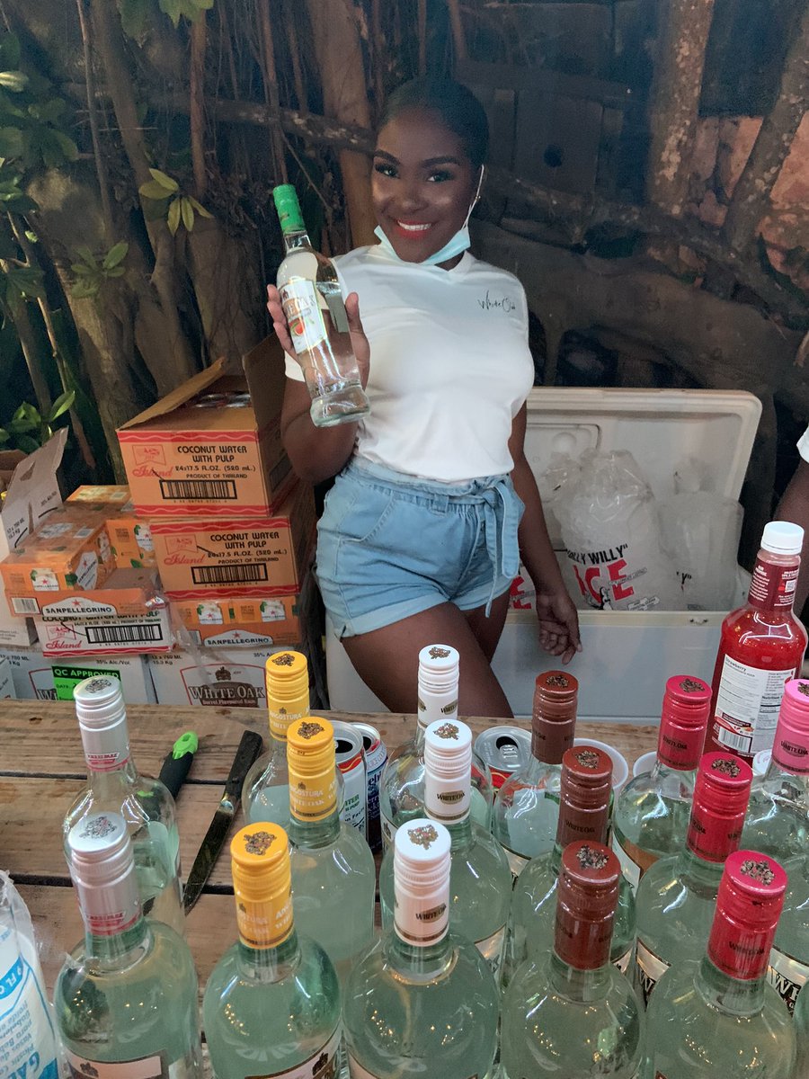thug__hearted's tweet photo. #girlboss #bartenderbae @BayIn242
Today was fun ๐ฅฐ๐ https://t.co/tKVvA96rfW