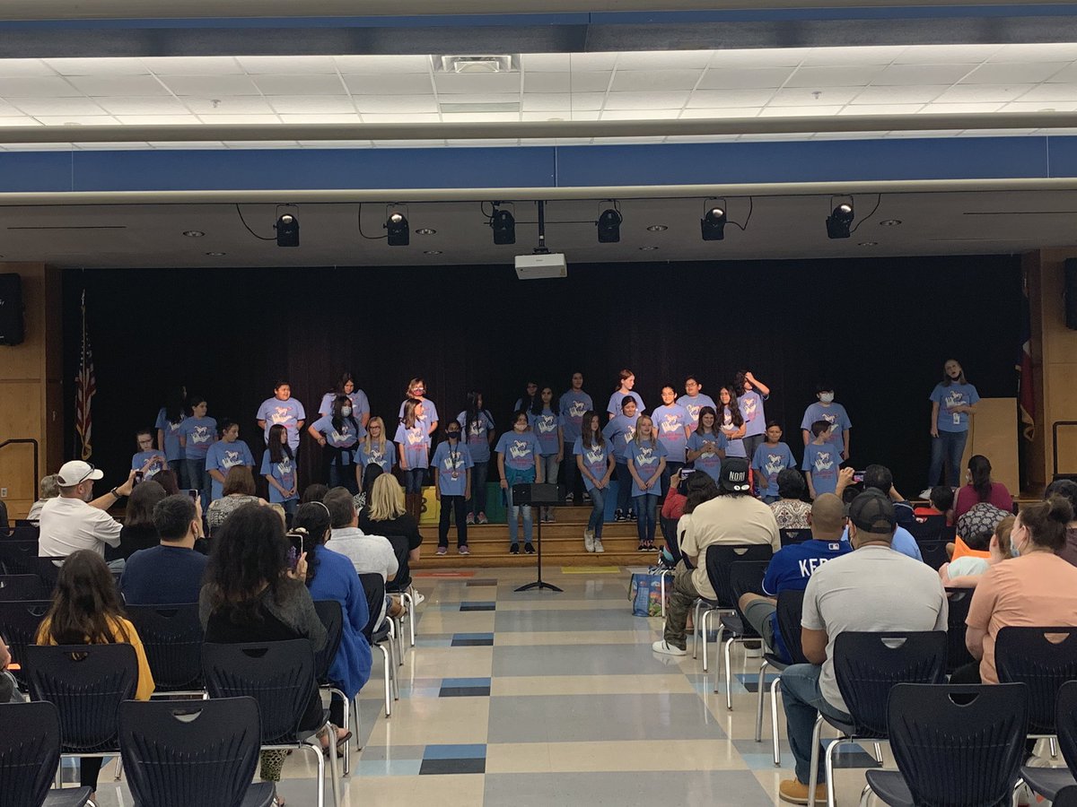GCISDFineArts's tweet photo. Great concert tonight by the GMS 6th grade choir and GHS jazz choir! Congratulations to these wonderful kids as they start their musical journey. @GMSChoirs @GrapevineMiddle https://t.co/JNR3yND2EZ