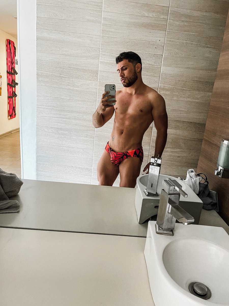 saduyw's tweet photo. Do you apply some bronzer to me?😚 https://t.co/wQdi1KqoXy