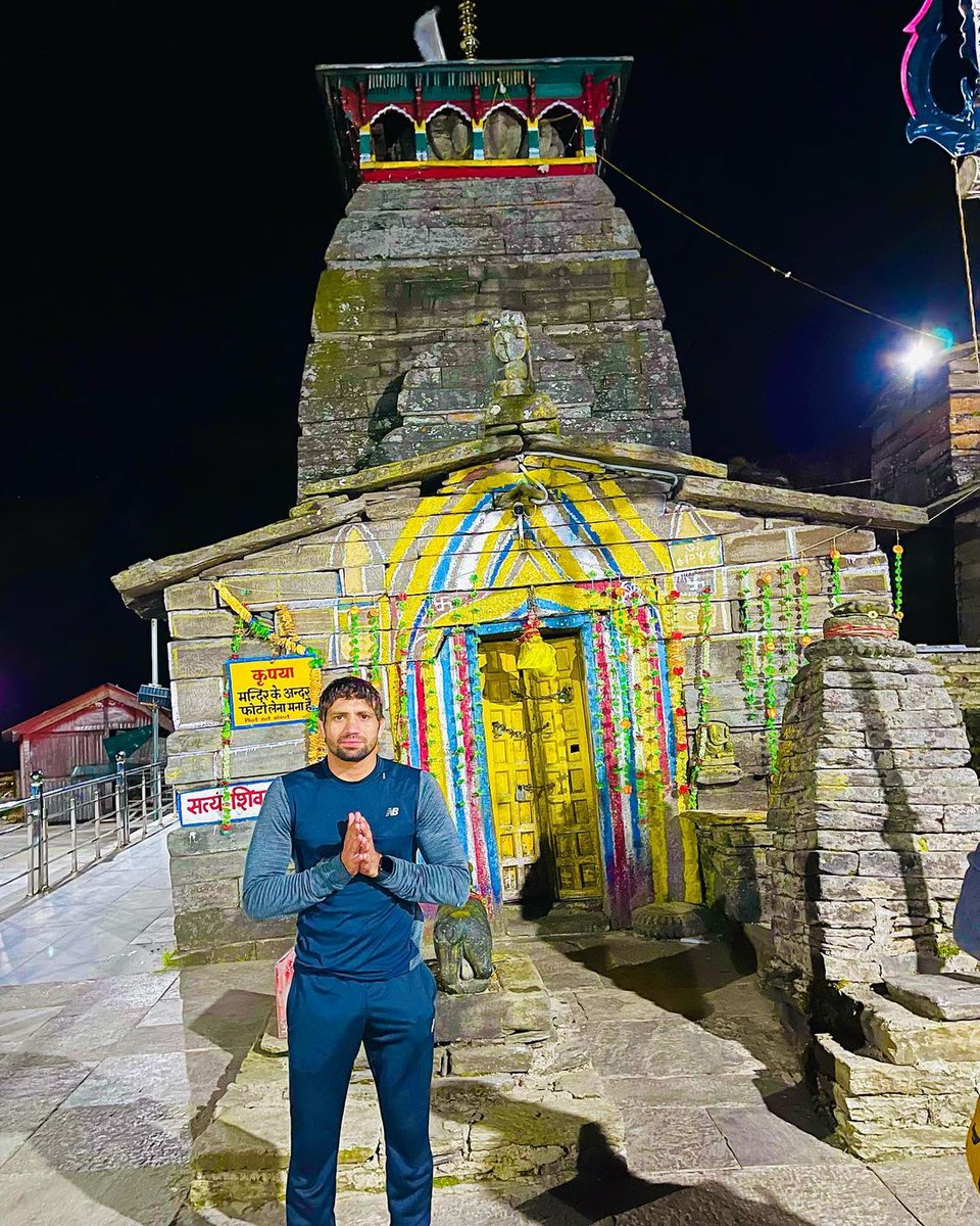 ravidahiya60's tweet photo. सारा जहाँ है जिसकी शरण में
नमन है उस शिव जी के चरण में
हर हर महादेव 🔱🙏

 #Devotion #tungnath  #tungnathmahadev  #Blessed #Mahadev #shivshambhu https://t.co/DY6HLElruo