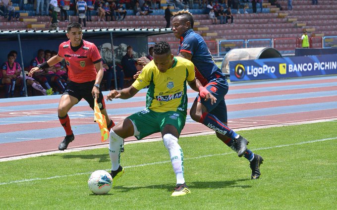 OLMEDISTAS_CDO's tweet photo. El último partido con hinchas en Riobamba fue el Olmedo vs Orense, un empate en el Olímpico, desde ahí lamentablemente la pandemia nos alejó, pero este domingo REGRESAMOS. Muchos dicen que ya no se pelea nada, pero en estos momentos se verá al verdadero HINCHA. 🟥🟦 https://t.co/0FDfKAD2ly