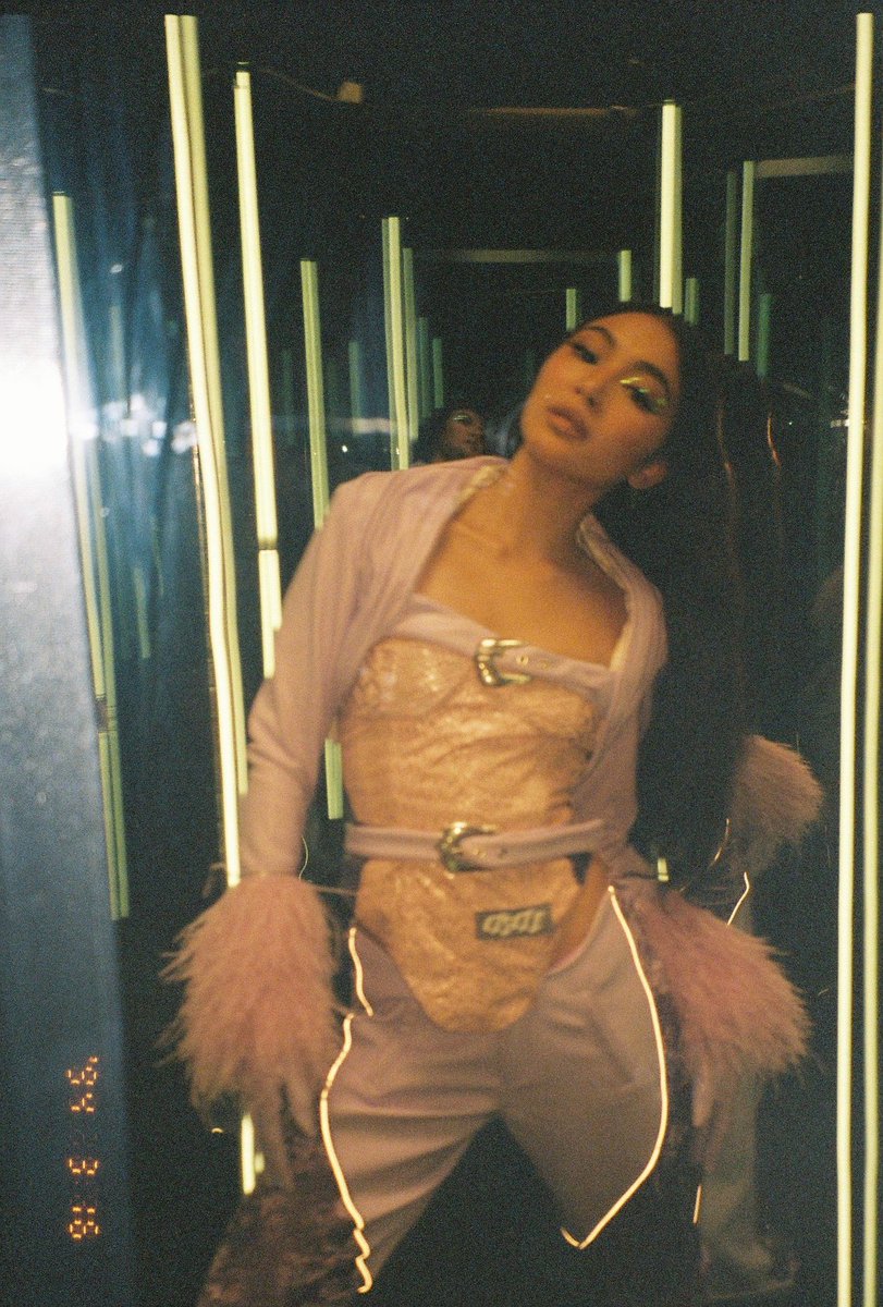 CARELESS_PH's tweet photo. In my world, I am the queen

Track 9: White Rabbit (ft. Massiah)

#1YearWithWildestDreams https://t.co/4hrmrowDwk