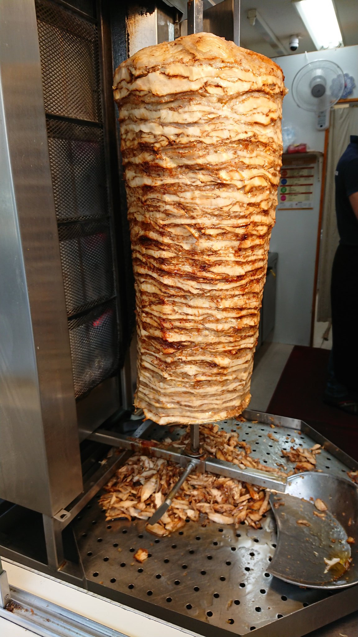 かっしろっく ずっと気になってた Jr 武蔵新城駅前の トルコ 料理 屋さん アリババケバブ の ケバブ サンド おつまみケバブを初購入 んー 美味し ケバブサンドは オリジナル ソースで辛さ控えめ おつまみケバブはガーリック ヨーグルトソースを