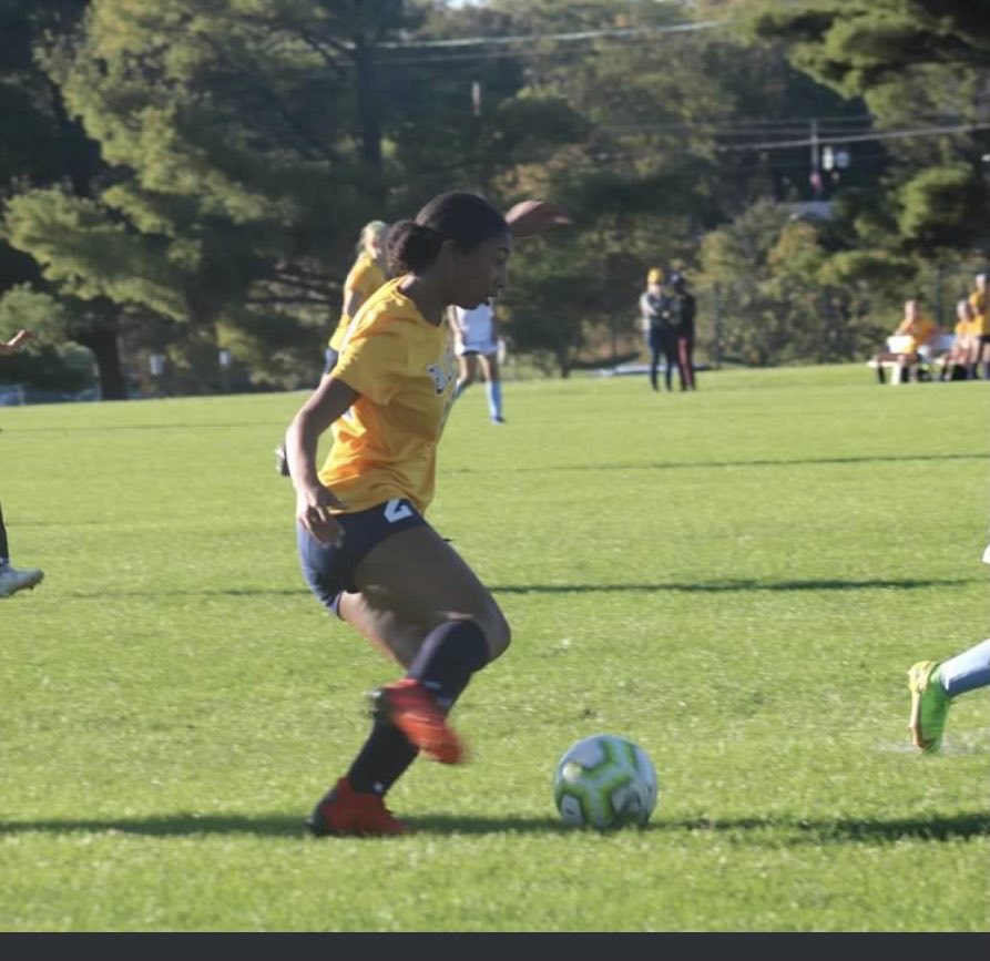 EdwardsFamm5's tweet photo. Boom…just like that, my Camryn is a HS student-athlete! Finding her way, doing double duty on JV and varsity as a sophomore at Bullis. #GirlDad #TheWorkWillPayoff 💯💪🏽⚽️ https://t.co/uq16Q39BYu