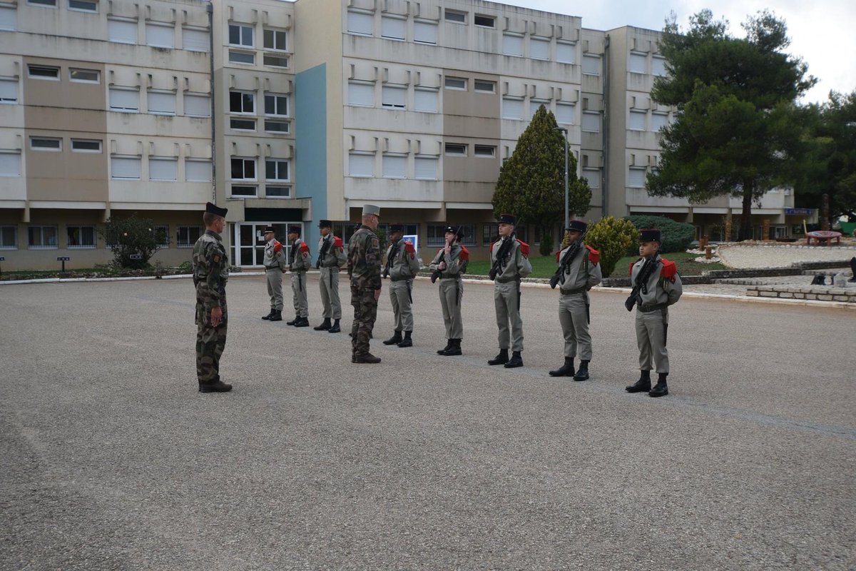 CDC3RAMa's tweet photo. Le #3RAMa a accueilli son chef, le général Ozanne @COM6BLB pour une visite de commandement. Rencontre avec les bigors, présentation des #CapaOps et lancement officiel du groupement artillerie régimentaire par des tirs CAESAR. #ÊtrePrêt https://t.co/Le8SfVOqJo