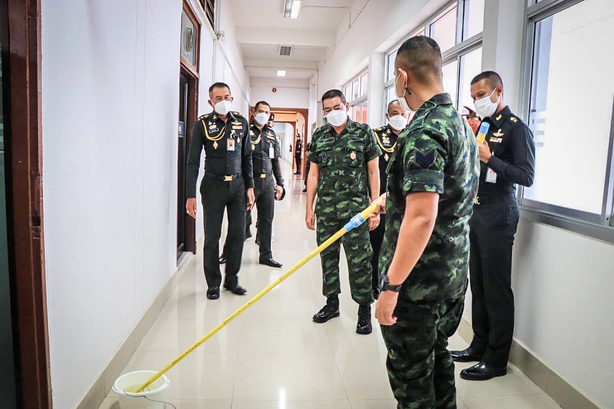 Army4PR's tweet photo. เมื่อ 21 ตุลาคม 2564 รองแม่ทัพภาคที่ 4 เป็นผู้แทนแม่ทัพภาคที่ 4 รับมอบอุปกรณ์ตรวจสอบวัดกระแสไฟฟ้ารั่วในน้ำ จาก กรมการทหารสื่อสาร ณ กองบัญชาการ กองทัพภาคที่ 4 ค่ายวชิราวุธ จังหวัด นครศรีธรรมราช
#กองทัพภาคที่4 https://t.co/mtlOFcKbGy