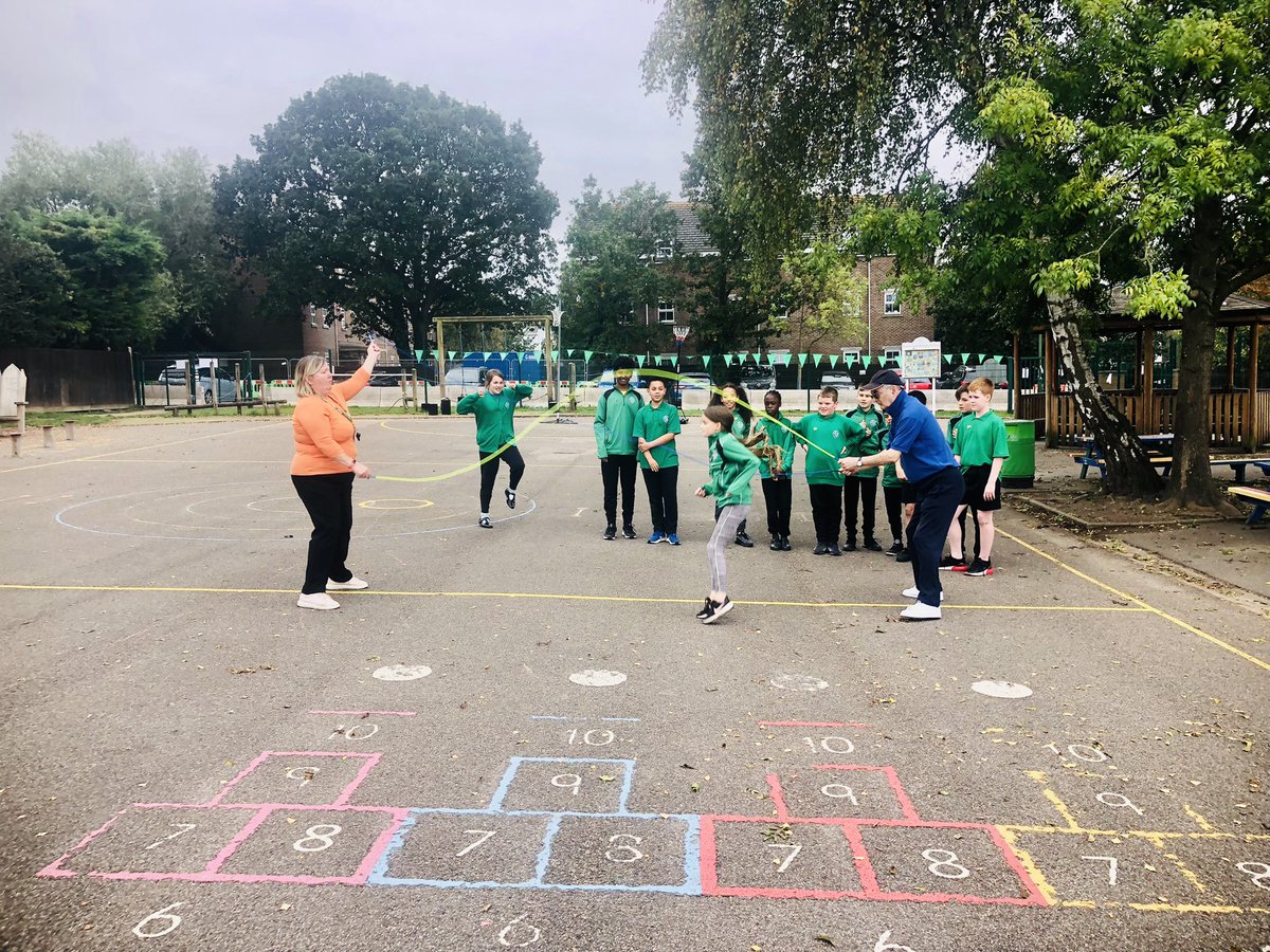 etapp21's tweet photo. @skippingwrkshps thank you, another fab year 6 Sports Leader session! Lots learnt and they’re keen for more 💪🏻#skipping #jumprope #doubleunders https://t.co/Bh9qbITk7x