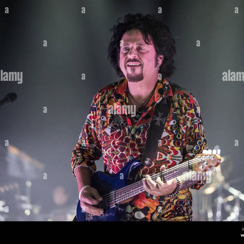 niravoig's tweet photo. Buon compleanno al mio IDOLO, a quello che per me è il miglior CHITARRISTA esistente, il leader della mia Band Preferita :  i TOTO.. BUON COMPLEANNO.. STEVE LUKATHER.. https://t.co/NdIS2tvVsk