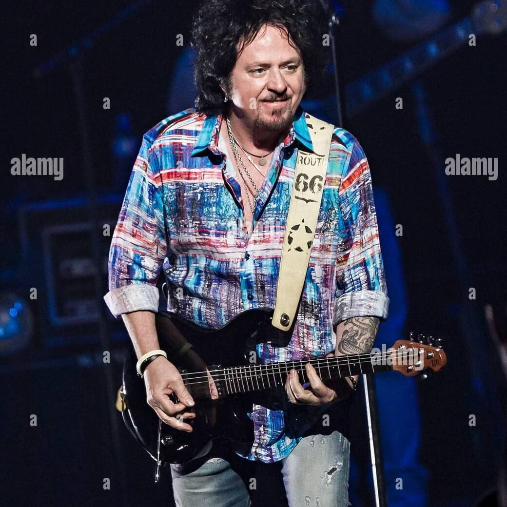 niravoig's tweet photo. Buon compleanno al mio IDOLO, a quello che per me è il miglior CHITARRISTA esistente, il leader della mia Band Preferita :  i TOTO.. BUON COMPLEANNO.. STEVE LUKATHER.. https://t.co/NdIS2tvVsk