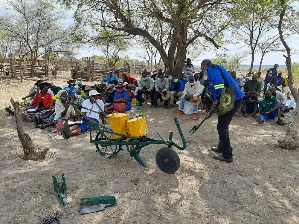 DevFinEconomist's tweet photo. 1.With recent success in #pfumvudza, we need to improve efficiencies and lesson the labour to do CA. @apt_zimbabwe @ZRBFZIM MELANA project in collaboration with #Mealiebrand @zimplow a local manufacturer of agric implements is rolling out demonstration on how their equipment work https://t.co/ynJ2W1Xpey