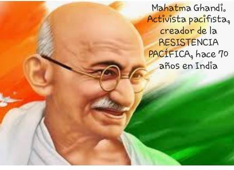 Buenos días 
'Voy a seguir creyendo, aún cuando la gente pierda la esperanza.'
Voy a seguir dando amor, aunque otros siembren odio,  construyendo, aún cuando otros destruyan. Voy a seguir hablando de Paz, aún en medio de una guerra.
Mahatma Ghandi.
#PuebloQueProduceYVence