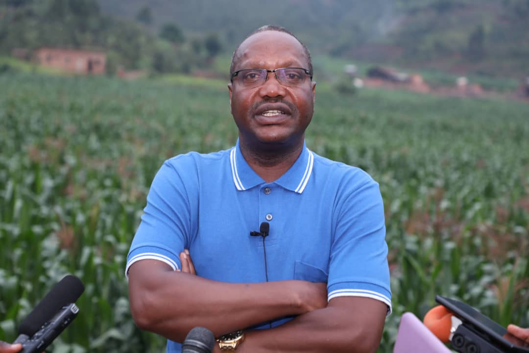Ce 20.10.2021,le Ministre du <a href="/BMineagrie/">BURUNDI/MINEAGRIE</a>,Dr <a href="/DRurema/">Dr Déo-Guide RUREMA</a> en compagnie de son homologue Tanzanien Adolf F.MKENDA,
Ministre en charge de l'Agriculture,a effectué une visite de terrain dans Mwaro à la station de recherche de l'ISABU à Gisozi et à Ngozi et Kayanza.<a href="/NtareHouse/">Ntare Rushatsi House</a> <a href="/BurundiGov/">Primature de la République du Burundi</a>