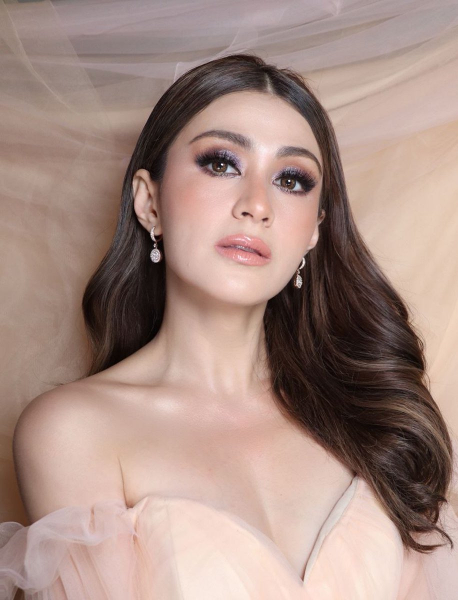 abtkurniawanph's tweet photo. #carlaabellana #makeup by #albertkurniawan #makeupbyalbertkurniawan https://t.co/1Cd4WVMaA9