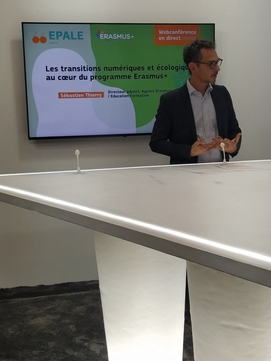Conf #Epale <a href="/ErasmusplusFR/">Agence Erasmus+ France / Education Formation</a>  avec Sébastien Thierry " #erasmusplus  21- 27  le numérique est une priorité . Vous pouvez monter un projet autour de la sensibilisation  éducation au dvpt  durable. Une  enveloppe européenne de 280 millions d'euros est disponible sur #adultedu"