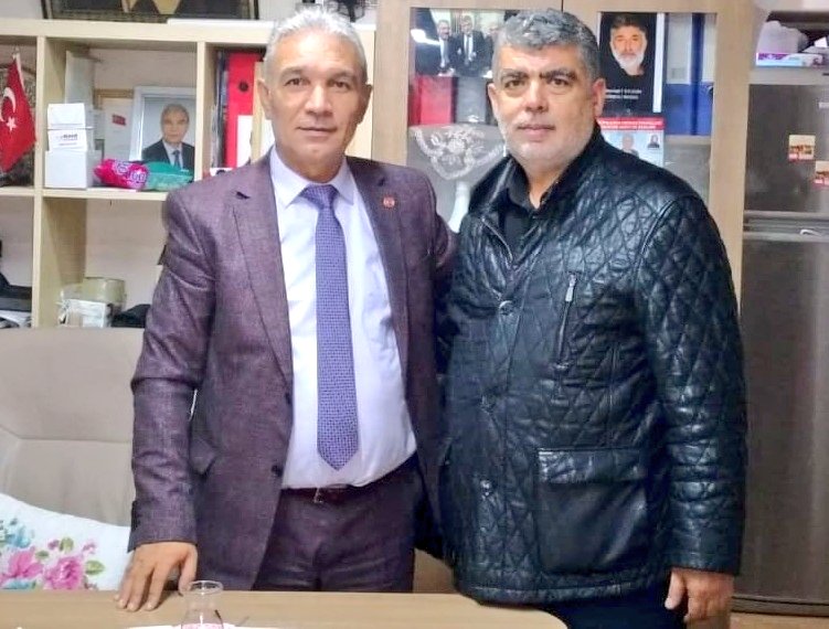 İlçe başkanımız sayın Lokman ÇELİK Eyüpsultan Merkez Mahallemiz muhtarı sayın Hüseyin BİLEK beyefendiyi makamında ziyaret etti.

Muhtarımıza göstermiş olduğu yakın ilgi ve alakasından ötürü teşekkür ederiz.