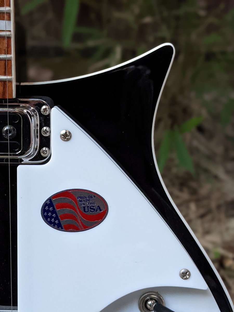 bigbosskyoto's tweet photo. 世界的に有名なRickenbackerのソリッドボディモデル、620をご紹介!
カラーは王道のJetglo、特別にソリッドなサウンドに唯一無二のルックス、誰もが一瞥してリッケンと分かりますね✨誰もが憧れる一本ですね🎶
#Rickenbacker #リッケンバッカー #エレキギター #京都 #Jetglo https://t.co/xHtZhCuBWn
