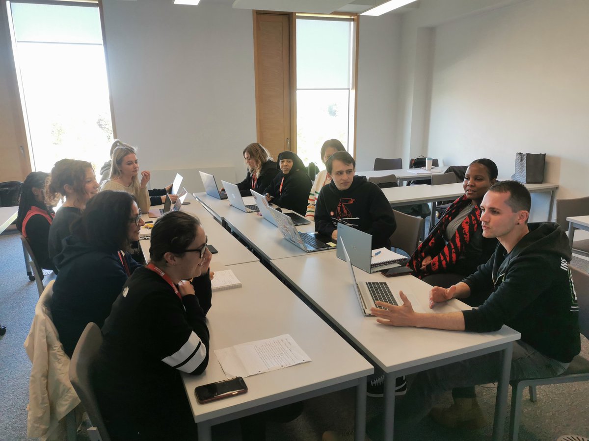 davebiophysics's tweet photo. #classwarfare @UniNorthants #biomedical & #biology students @RSBEastMids debate the #CovidVaccine for #NHS staff... #levelsix #students smashed this 🔥🔥🔥 I am blessed with great students https://t.co/EUiNgigJ8J