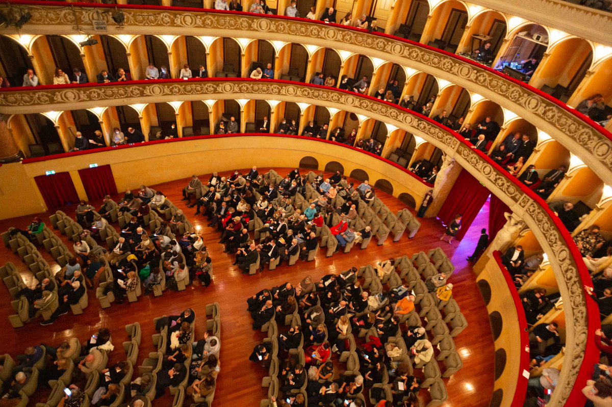roberto_marcato's tweet image. 😊 Felice ed orgoglioso di inaugurare la stagione teatrale con la #Turandot di Carlo #Gozzi, al teatro #Verdi di #Padova.In bocca al lupo a tutti gli #artisti, i #tecnici e gli addetti del mondo dell’#arte e dello #spettacolo BENTORNATI, CI SIETE MANCATI @TSVeneto @RegioneVeneto