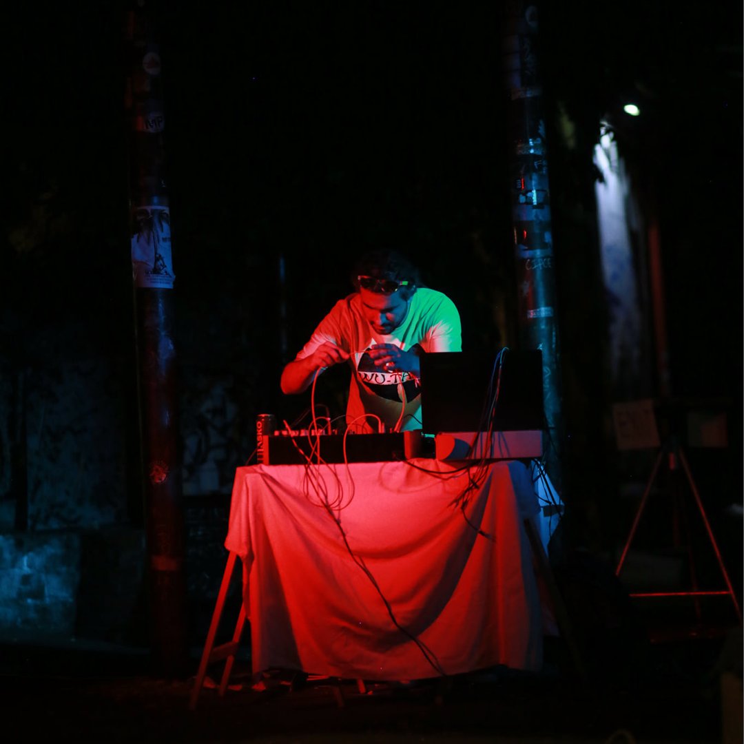 On the program are performances by electronic music duo Glice and drummer and electronic music composer Elvis Hi-man. Live visuals by Veerle Pennock will bring the experience to a next level. And we'll finish the night dancing to a DJ-set by Acidic Male.