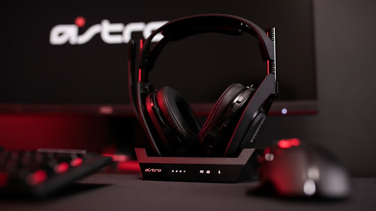 ASTROGamingJP's tweet photo. 使わないときは置い��充電するだけ⛈ https://t.co/OKziHtL0Jz