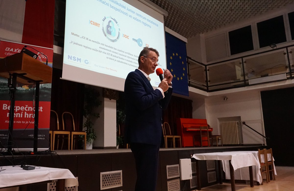 AlefSecurity's tweet photo. ALEF Security TALK 2021 v Brně je v plném proudu!

Konference má podtitul "Jak na kybernetickou bezpečnost ve střední škole?"

Dopolední blok je za námi, vystoupili například páni Petr Seifert z @NUKIB_CZ  nebo Jan Hajný z @FEKT_VUT.

#ALEF #CyberSecurity https://t.co/2Kq3ALi7CV