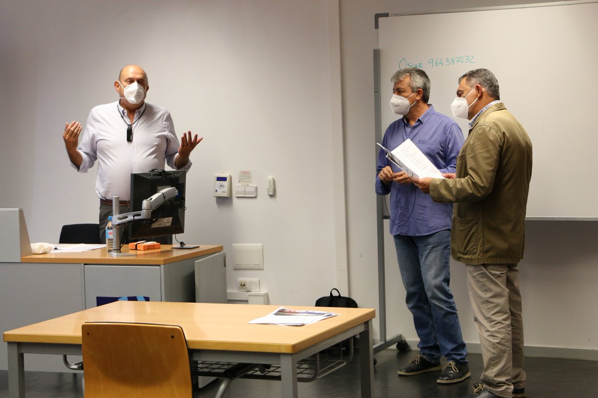 fue_uji's tweet photo. Insistimos: ¡¡nos encantan estas fotos de inicios de los #PostgradosPropios @UJIuniversitat !!😄
📸📸Primera sesión Máster en Tecnología Cerámica 2021 - 2022
👉https://t.co/wkILwwPxy0
¡Bienvenid@s!
#somUJI #FUEUJI https://t.co/LmclxYwDII