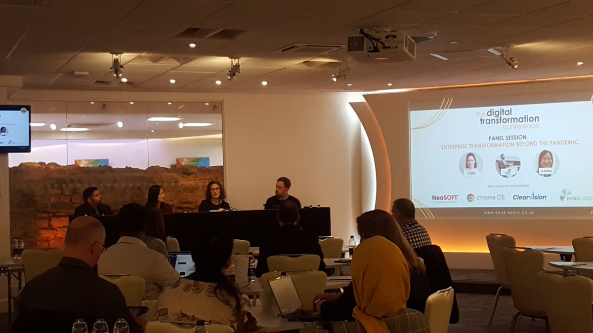 EM360Tech's tweet photo. Some increble insights from @chris_roarmedia, @sedefgavaz, @TMaonah and Jia Yan Gu on how to "Future Proof Business." What problems do you anticipate in the future? 🧐
#digitaltransformationconference #digitaltransformation #banking #business https://t.co/ES1xTtwbZV