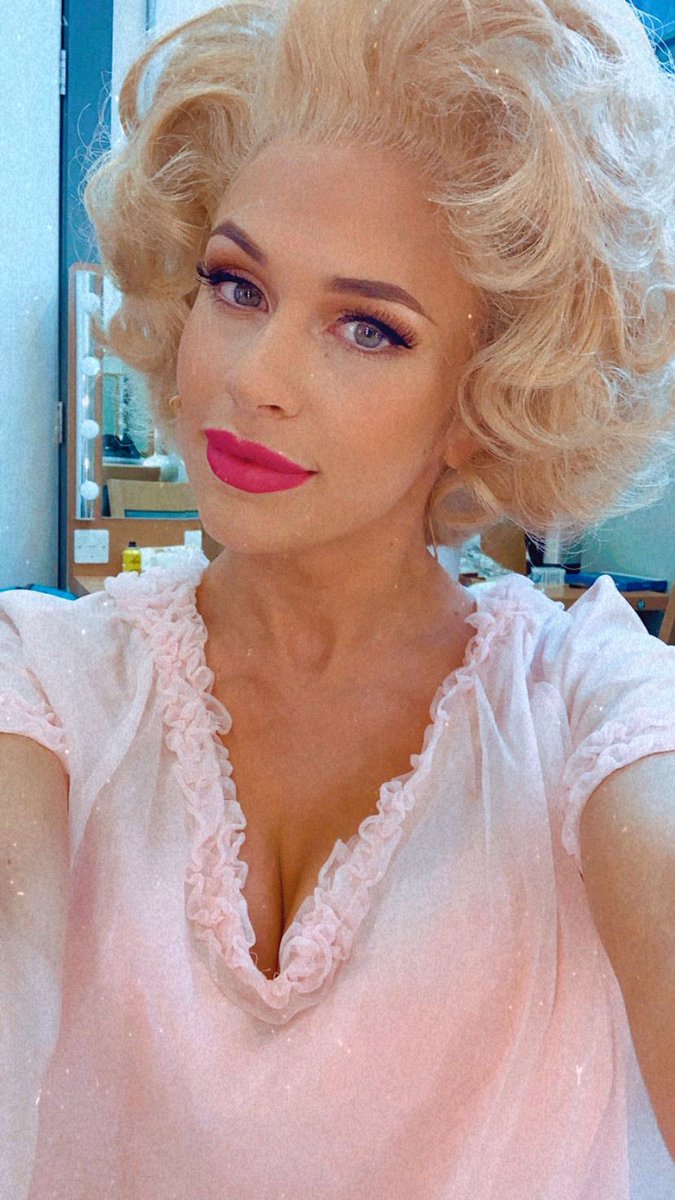 OMG. It’s a DOLLY DEBUT today, and we are absolutely buzzing for her.

#RebekahBryant will be making her debut as Doralee <a href="/NewWimbTheatre/">New Wimbledon Theatre</a> today (both shows) - and audiences don’t know what’s about to hit them 🔥🔥🔥 #1stcover