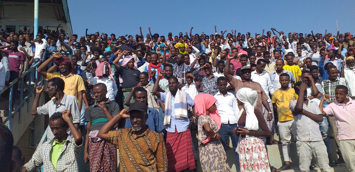 AkaadarAli's tweet photo. በዛሬ ዕለት 11/02/2014  የጅንታው ቡድን በአፋር ክልል እና በአማራ ክልል እያደረሰ ያለውን ሞት እና ዝርፊያ የሚያወግዝ የተቃወሞ ሰልፉ በአፋር ዋና ከተማ ሰመራ ላይ ሰላማዊ ሰልፉ ተካሄደ። https://t.co/Y3JBmyJwHV
