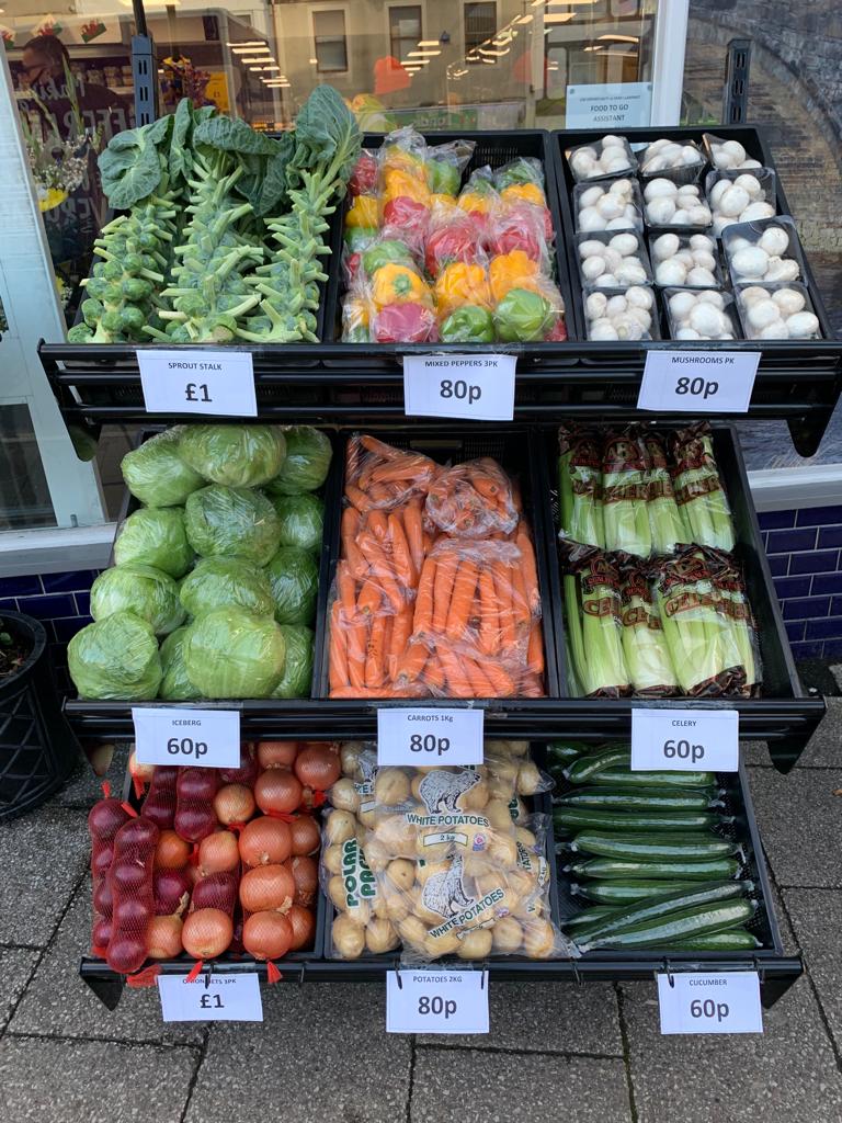 SparLlanrwst's tweet photo. We've got some smashing deals on freshly delivered veg, from now until Saturday we are guaranteed these prices on our daily fresh deliveries direct from Liverpool market π
#McSpar #Penmaenmawr #Llanrwst #ShopLocal #SupportLocal
π keeping local healthy shopping affordable π https://t.co/Tz6EobFoe4