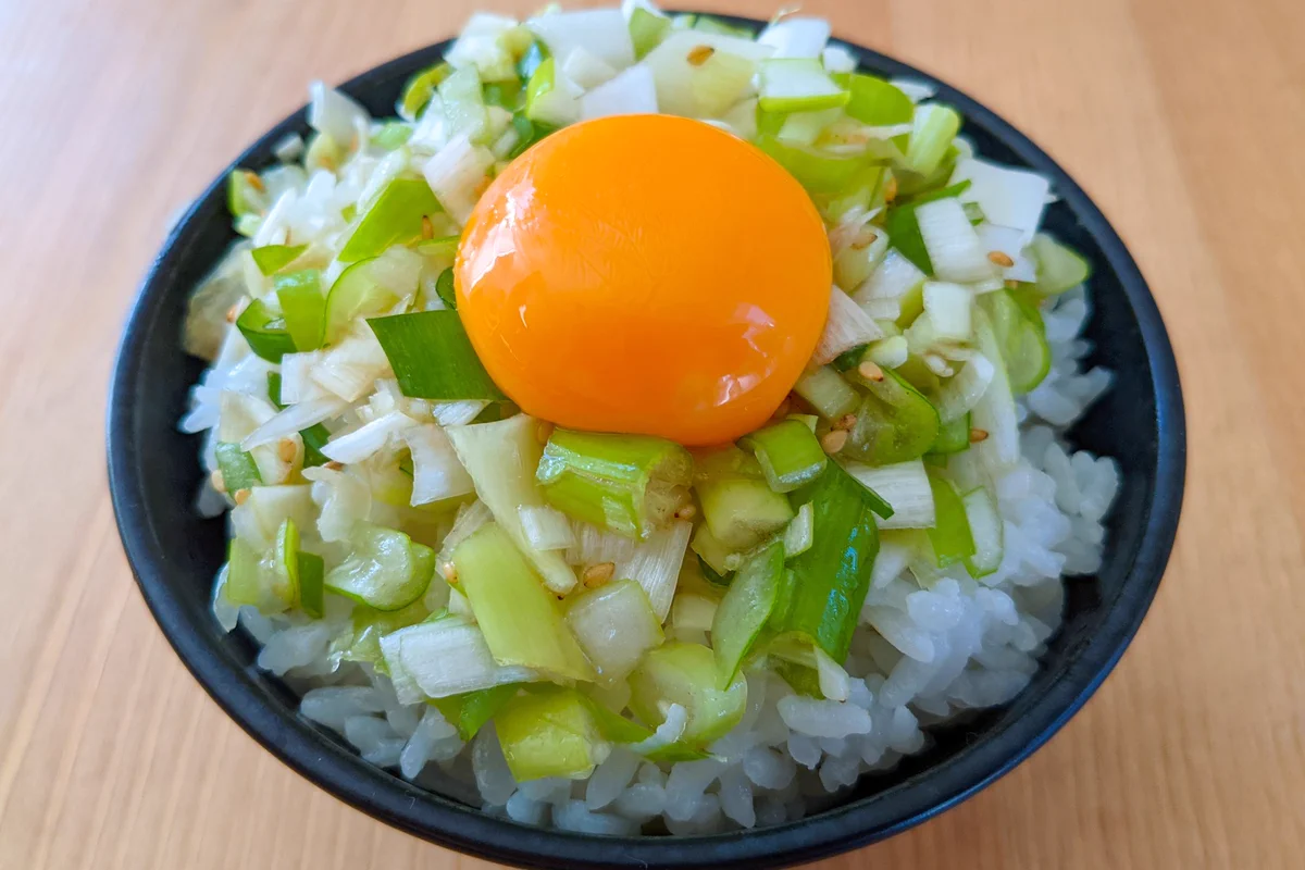 ご飯があっという間に無くなっちゃう？！白ネギを使った「卵かけご飯」レシピ！