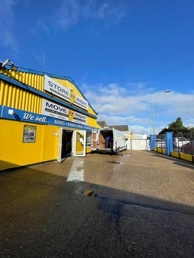 Storeitright's tweet image. Whatever the weather, we keep going🌦️