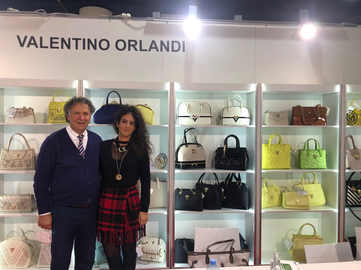 CCitalorussa's tweet photo. 👜👢 Ieri abbiamo visitato #Obuv Mir Kozhi, fiera in #Russia settore calzature e prodotti in cuoio.
Presenti in fiera 92 aziende italiane, tra cui le nostre aziende associate @BolognaFiere e Valentino Orlandi.
COMUNICATO STAMPA:
📑 https://t.co/wYkjL6H7z5
#shoes #leather #Russia https://t.co/vWKdl0Af8A