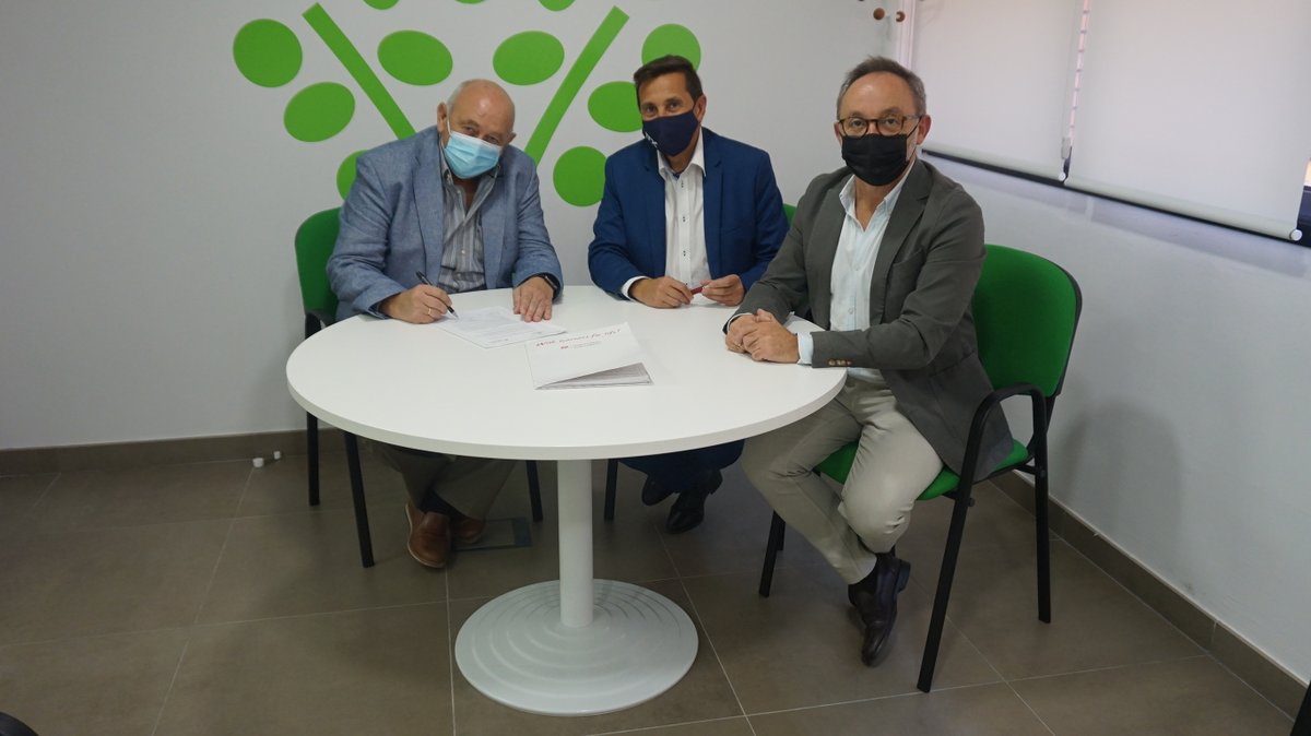EC_Andalucia's tweet photo. 🤝 Estamos muy satisfechos de rubricar la renovación del acuerdo institucional con @MacmillanSpain.
✅ Nos permitirá seguir acompañando a nuestros 400 centros con formación, contenidos y ponentes de calidad. https://t.co/5egkMTA4tt