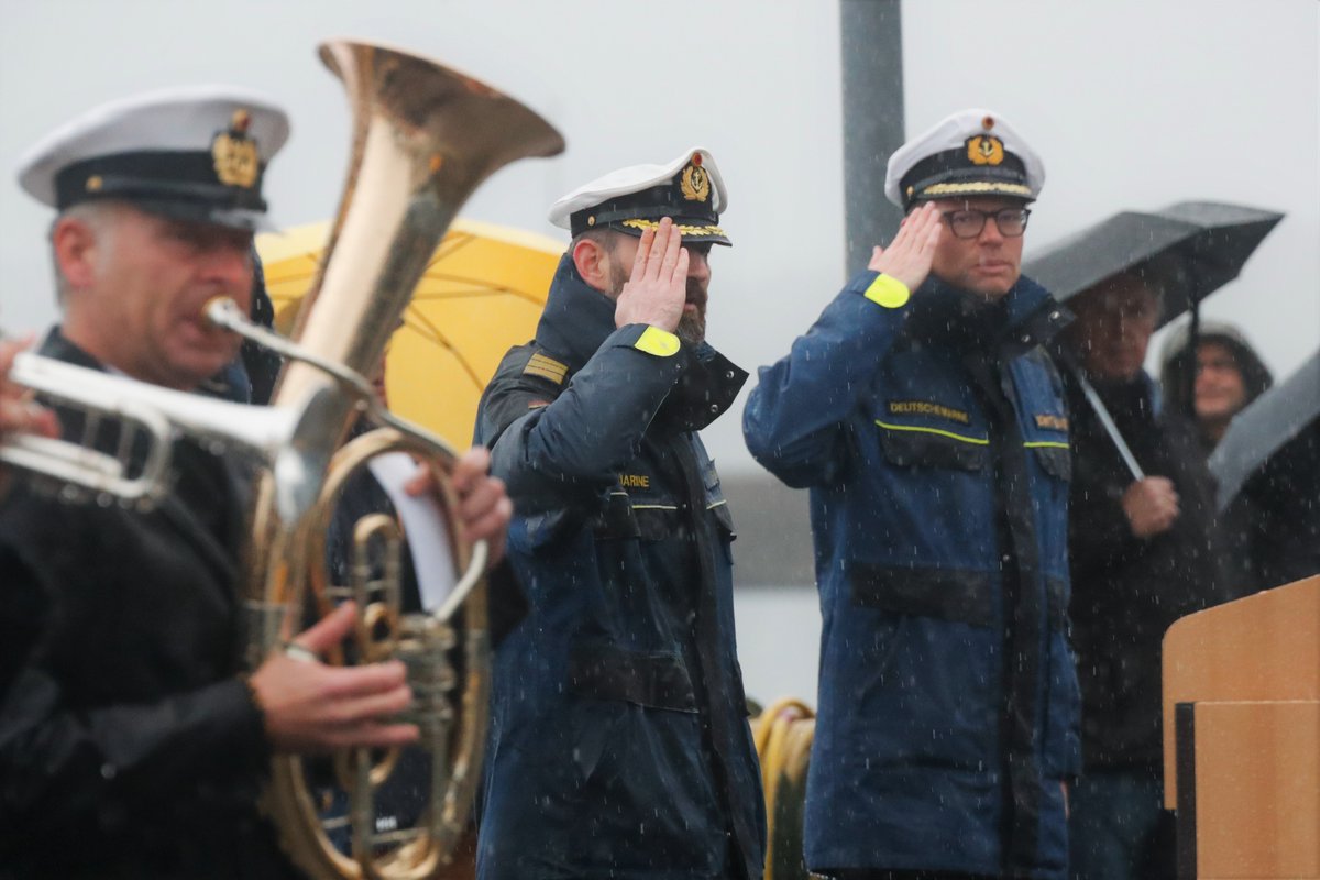 deutschemarine's tweet photo. Das #Minenjagdboot #BadBevensen löst die #Homburg im ständigen Minenabwehrverband der @NATO ab. In den nächsten sechs Monaten stehen internationale Manöver, Verbandsübungen und die Beseitigung von Altlasten bevor. #DeutscheMarine #SNMCMG1 Zur Meldung:  ▶️ https://t.co/dnPB5JNEF8 https://t.co/fuzu5aTpyn