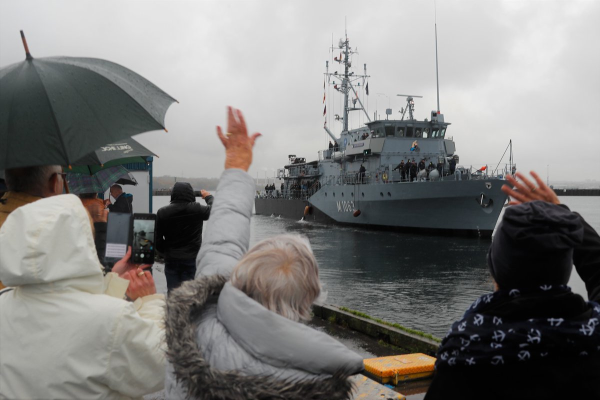 deutschemarine's tweet photo. Das #Minenjagdboot #BadBevensen löst die #Homburg im ständigen Minenabwehrverband der @NATO ab. In den nächsten sechs Monaten stehen internationale Manöver, Verbandsübungen und die Beseitigung von Altlasten bevor. #DeutscheMarine #SNMCMG1 Zur Meldung:  ▶️ https://t.co/dnPB5JNEF8 https://t.co/fuzu5aTpyn